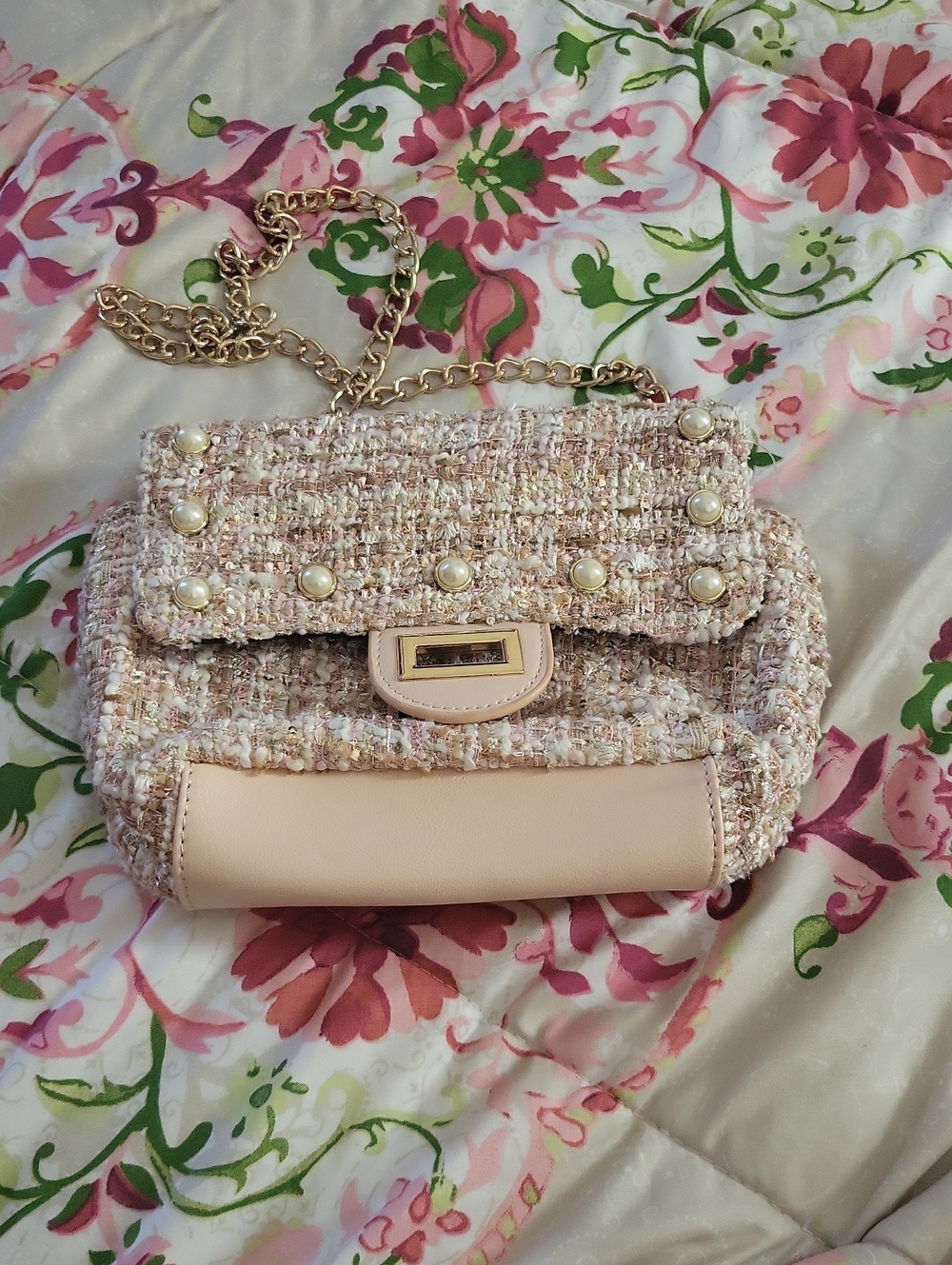Chic Pink Tweed Chain Shoulder Bag with Pearl Accents